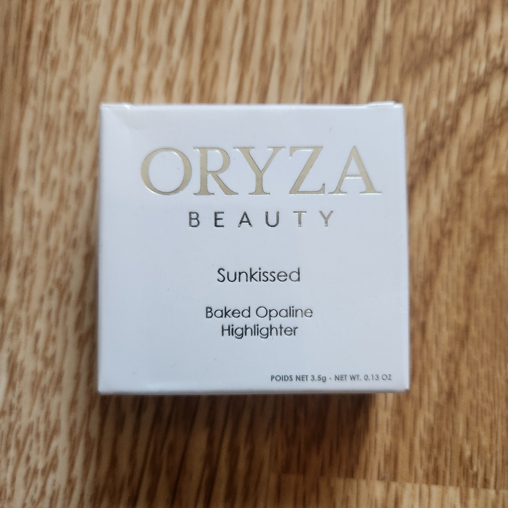 NWT Oryza Beauty Sunkissed Baked Opaline Highlighter